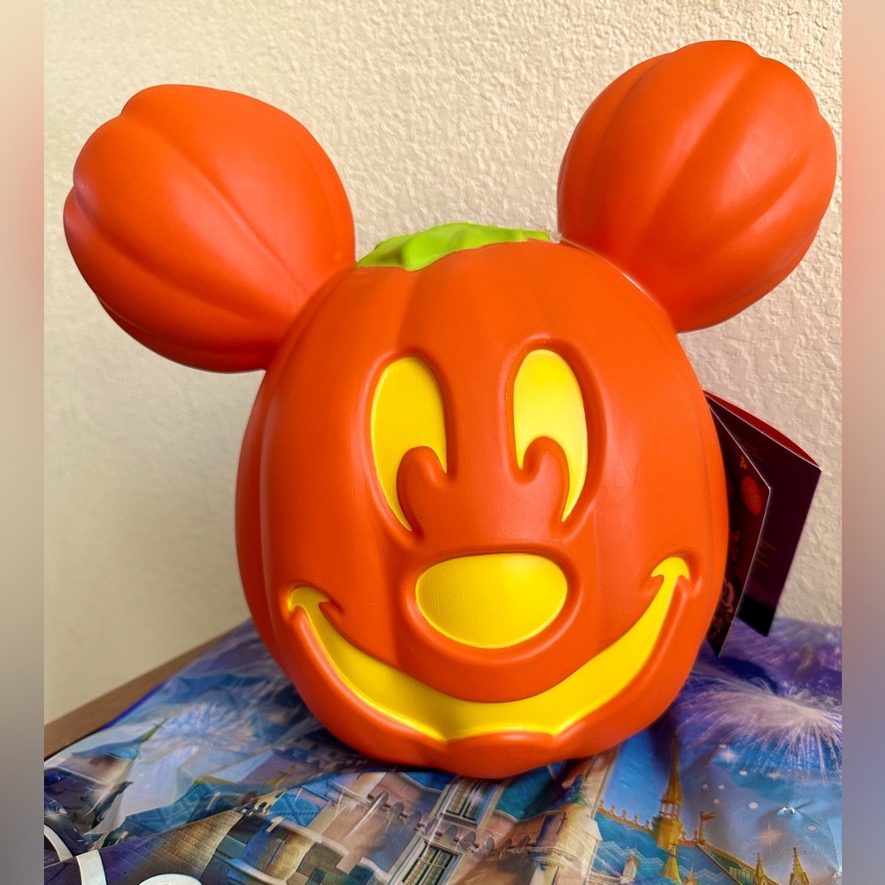 2024 Medium Disney’s Mickey Mouse Light-Up Halloween Jack-o-Lantern NWT